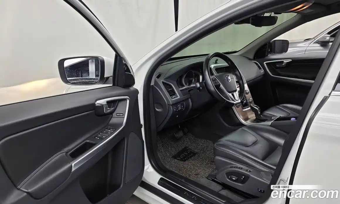 Volvo XC60 2017 2.0 автомат (гидро), фото 13
