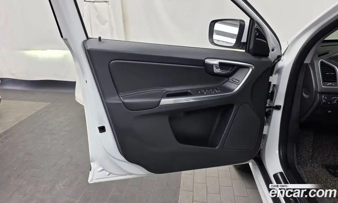 Volvo XC60 2017 2.0 автомат (гидро), фото 14