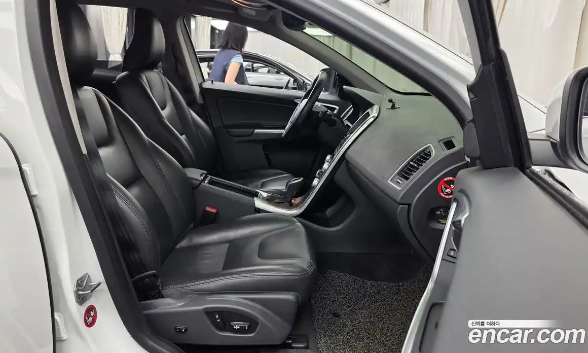 Volvo XC60 2017 2.0 автомат (гидро), фото 16