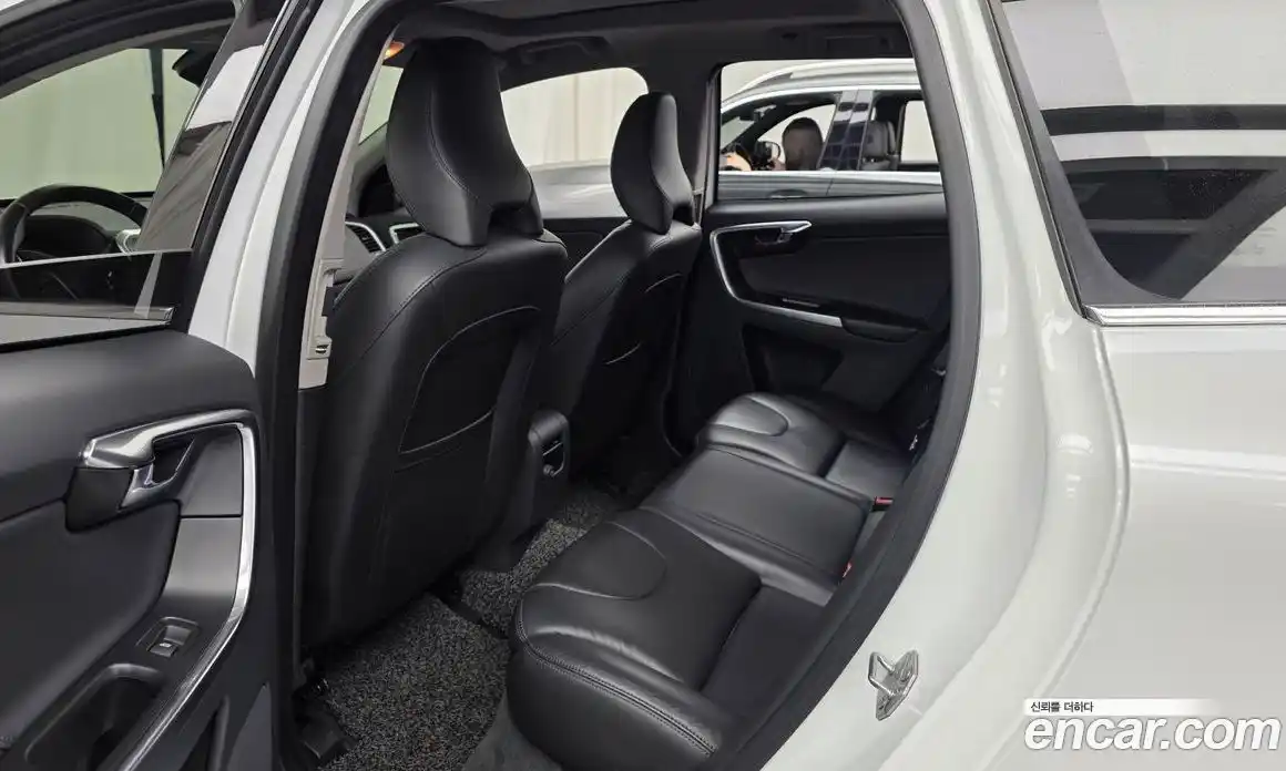 Volvo XC60 2017 2.0 автомат (гидро), фото 18