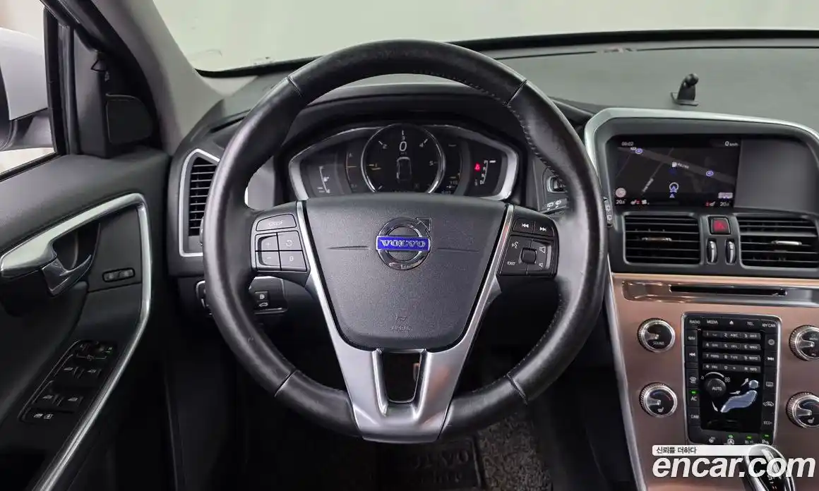 Volvo XC60 2017 2.0 автомат (гидро), фото 19
