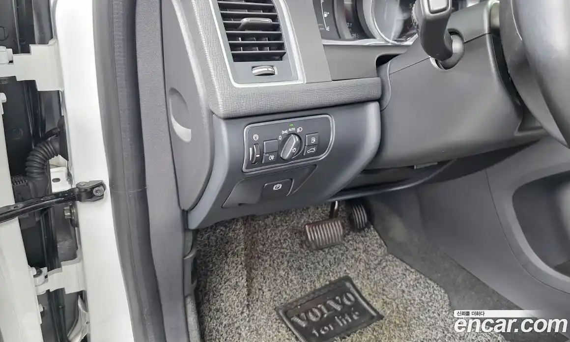 Volvo XC60 2017 2.0 автомат (гидро), фото 23