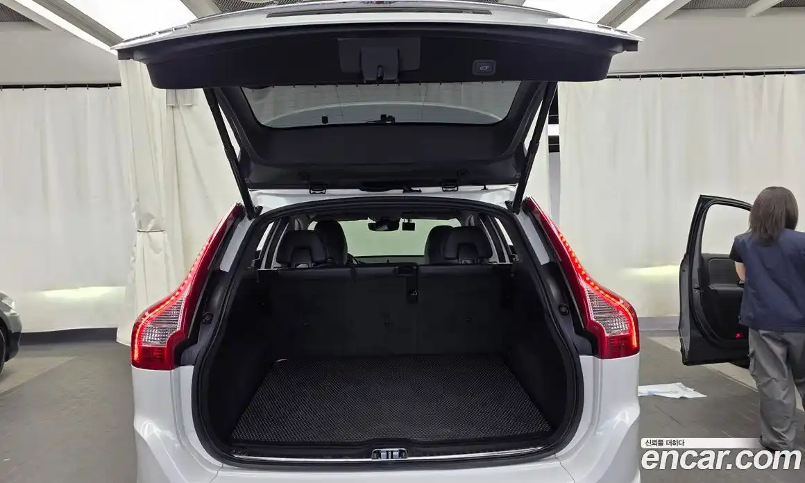 Volvo XC60 2017 2.0 автомат (гидро), фото 26