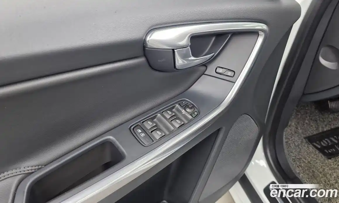Volvo XC60 2017 2.0 автомат (гидро), фото 30