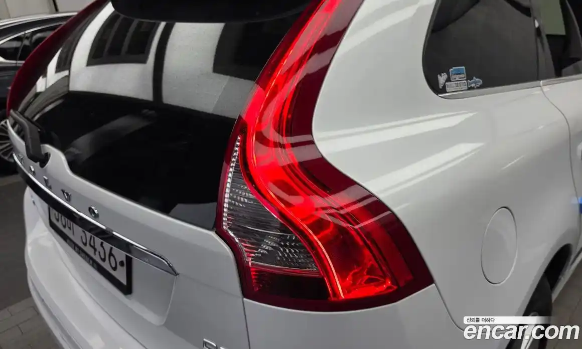 Volvo XC60 2017 2.0 автомат (гидро), фото 9