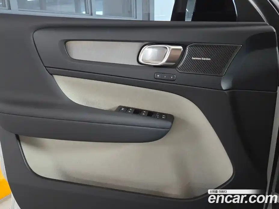 Volvo XC40 2026 2.0 автомат (гидро), фото 14