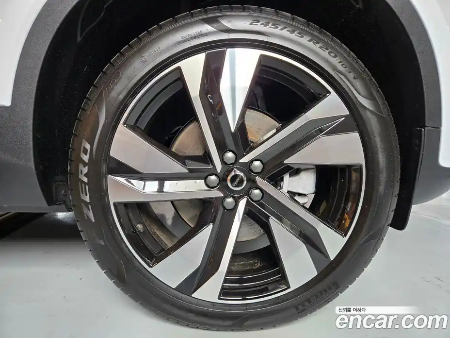 Volvo XC40 2026 2.0 автомат (гидро), фото 5