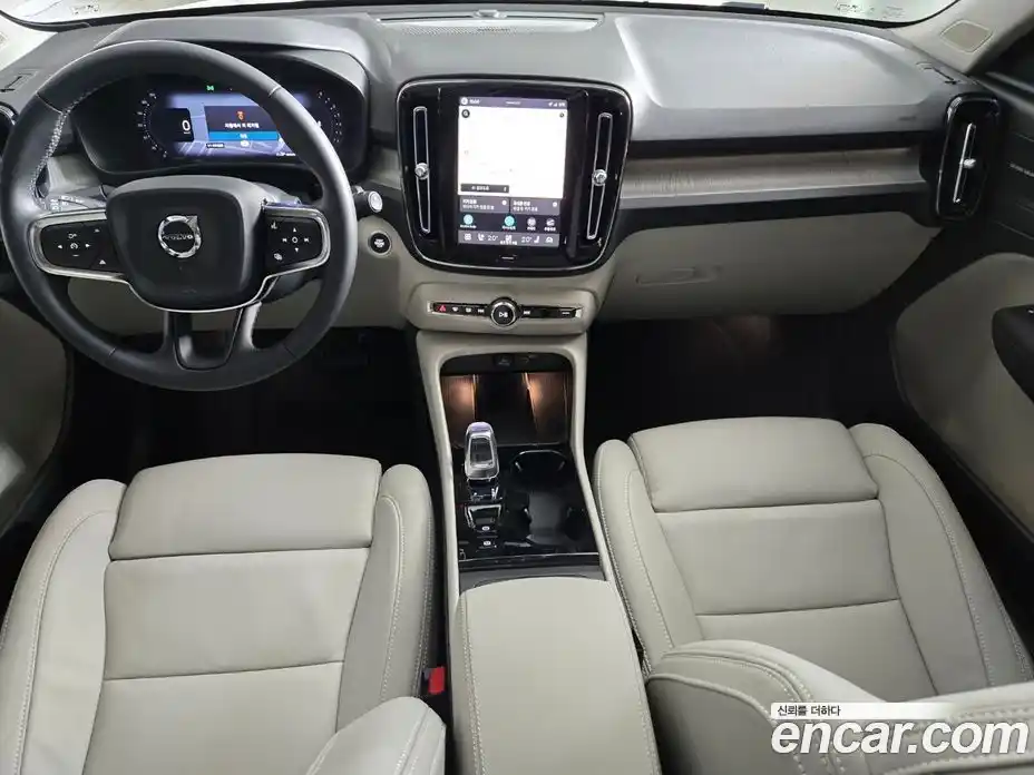 Volvo XC40 2026 2.0 автомат (гидро), фото 7