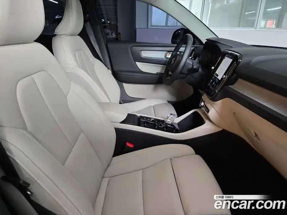 Volvo XC40 2026 2.0 автомат (гидро), фото 10