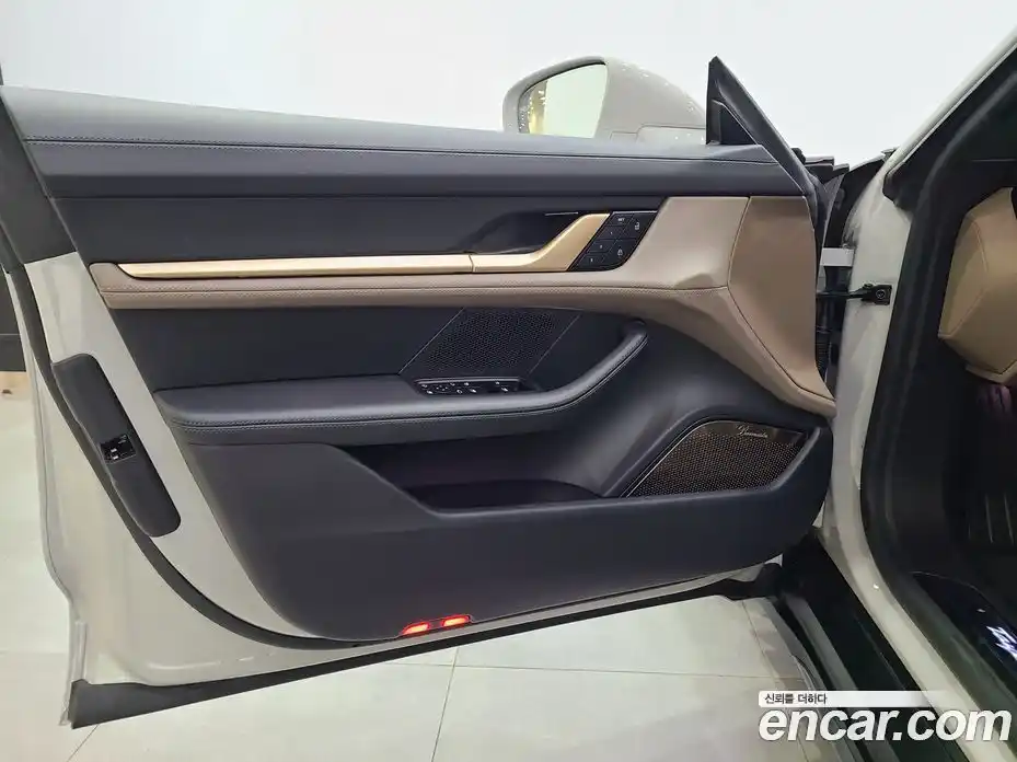 Porsche Taycan 2024 0.1 автомат (гидро), фото 14