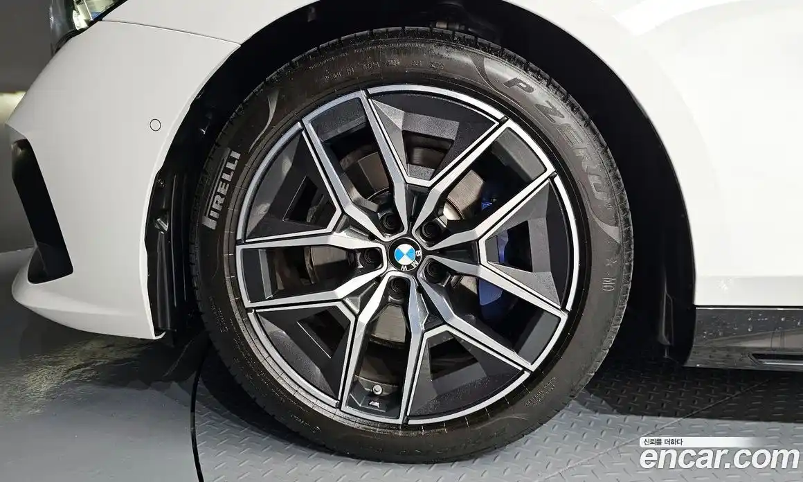 BMW 5 серия 2025 2.0 автомат (гидро), фото 5