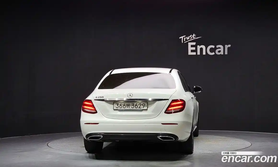 Mercedes-Benz E-Class 2020 2.0 автомат (гидро), фото 4