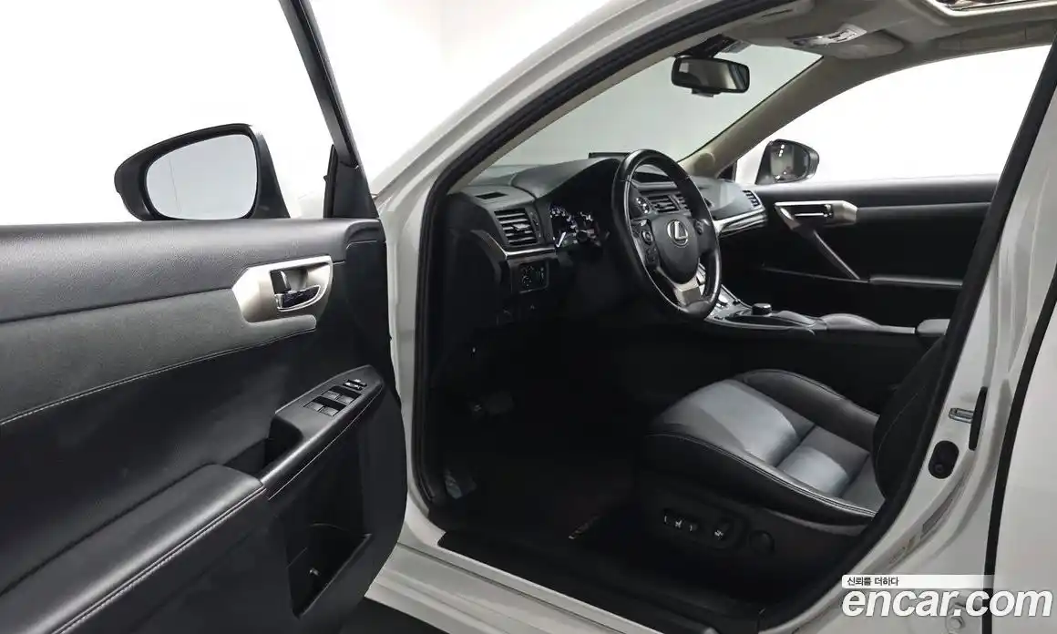Lexus CT200h 2018 1.8 гидро, фото 13