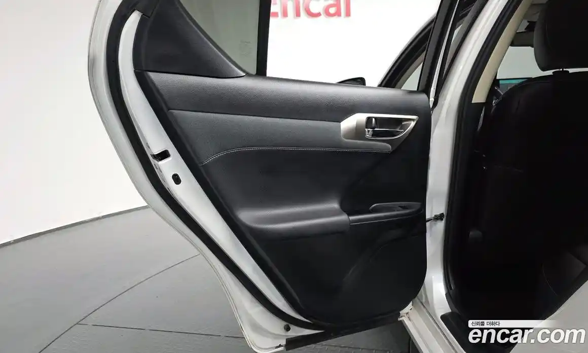Lexus CT200h 2018 1.8 гидро, фото 15