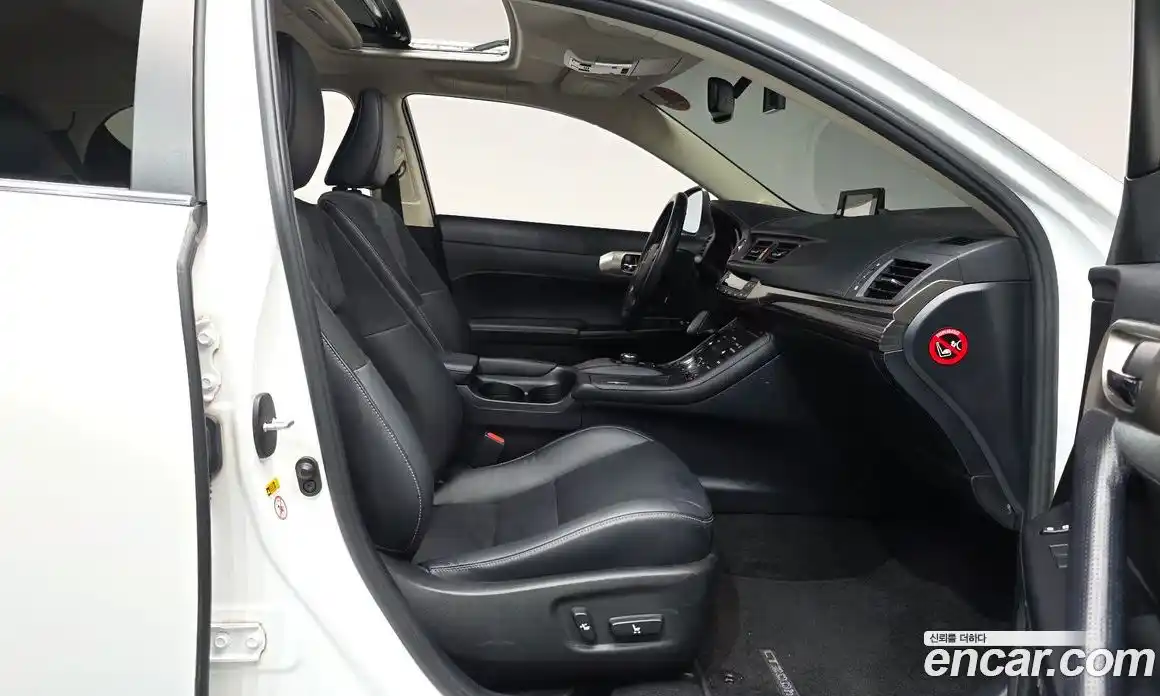 Lexus CT200h 2018 1.8 гидро, фото 16
