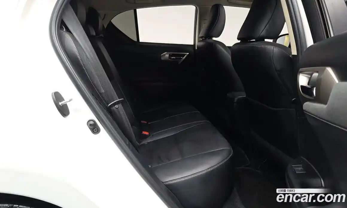 Lexus CT200h 2018 1.8 гидро, фото 17