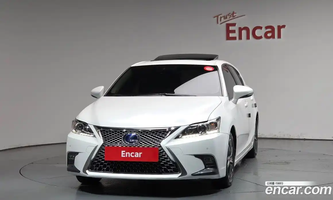 Lexus CT200h 2018 1.8 гидро, фото 3