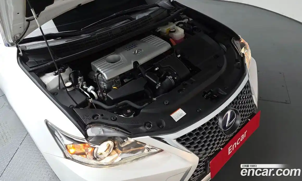 Lexus CT200h 2018 1.8 гидро, фото 6