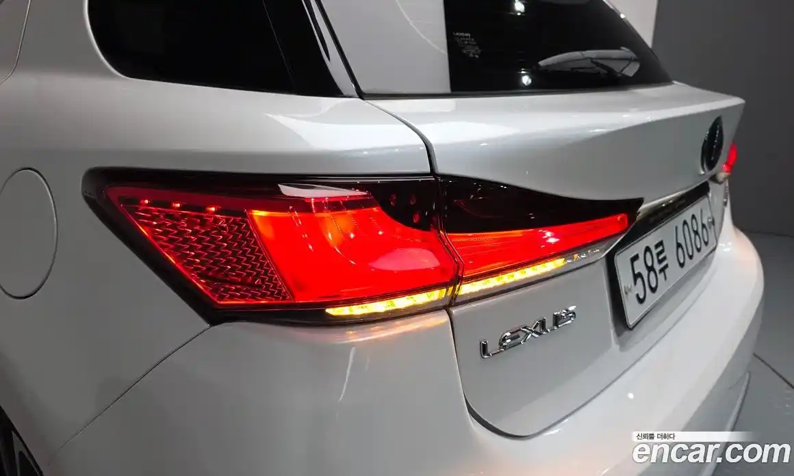 Lexus CT200h 2018 1.8 гидро, фото 9