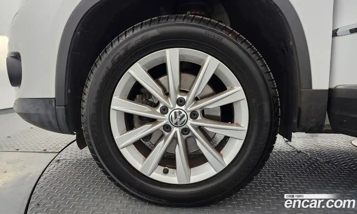 Volkswagen Tiguan 2014 2.0 автомат (гидро), фото 5