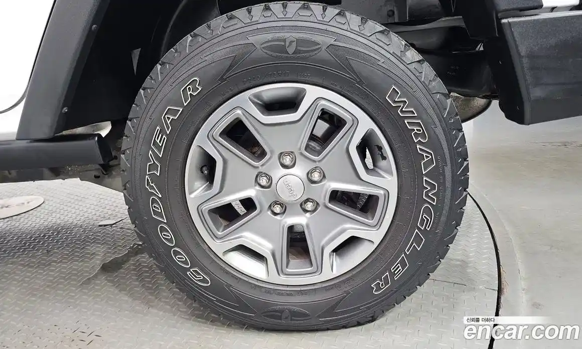 Jeep Wrangler 2016 3.6 автомат (гидро), фото 6