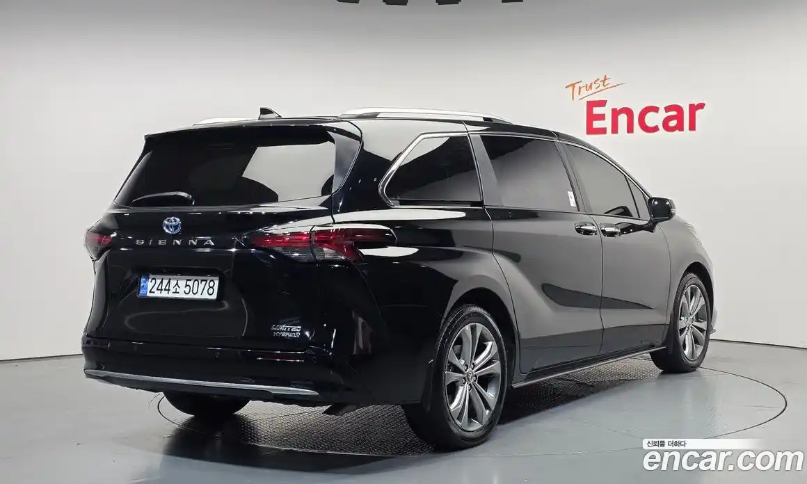 Toyota Sienna 2024 2.5 гидро, фото 2