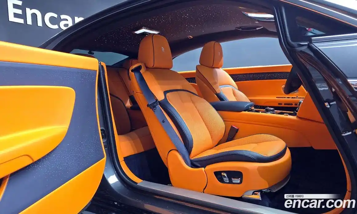 Rolls-Royce Spectre 2024 0.3 гидро, фото 11