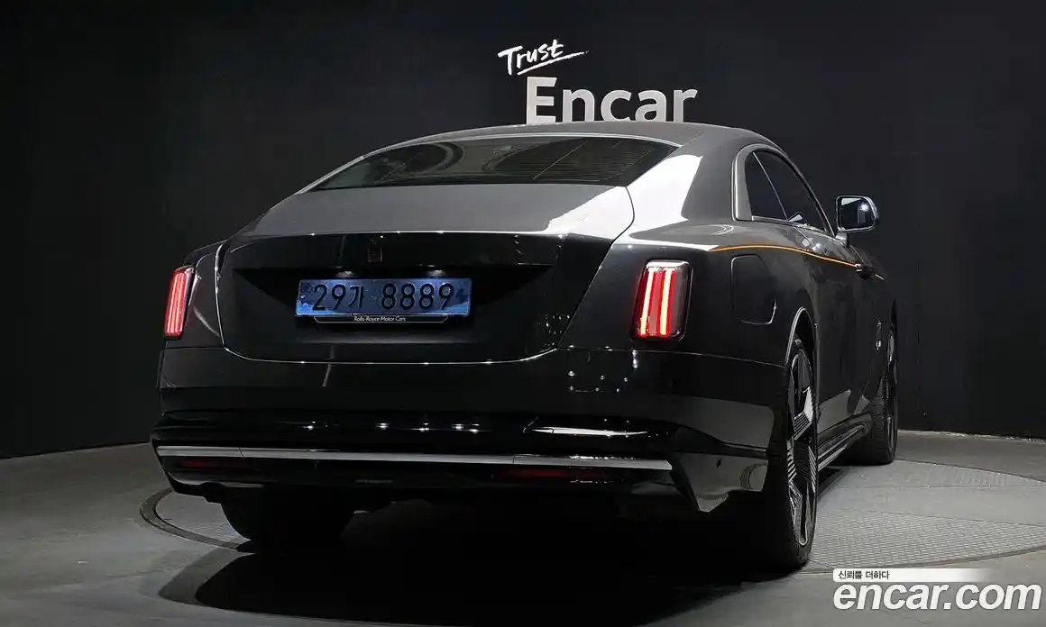 Rolls-Royce Spectre 2024 0.3 гидро, фото 2