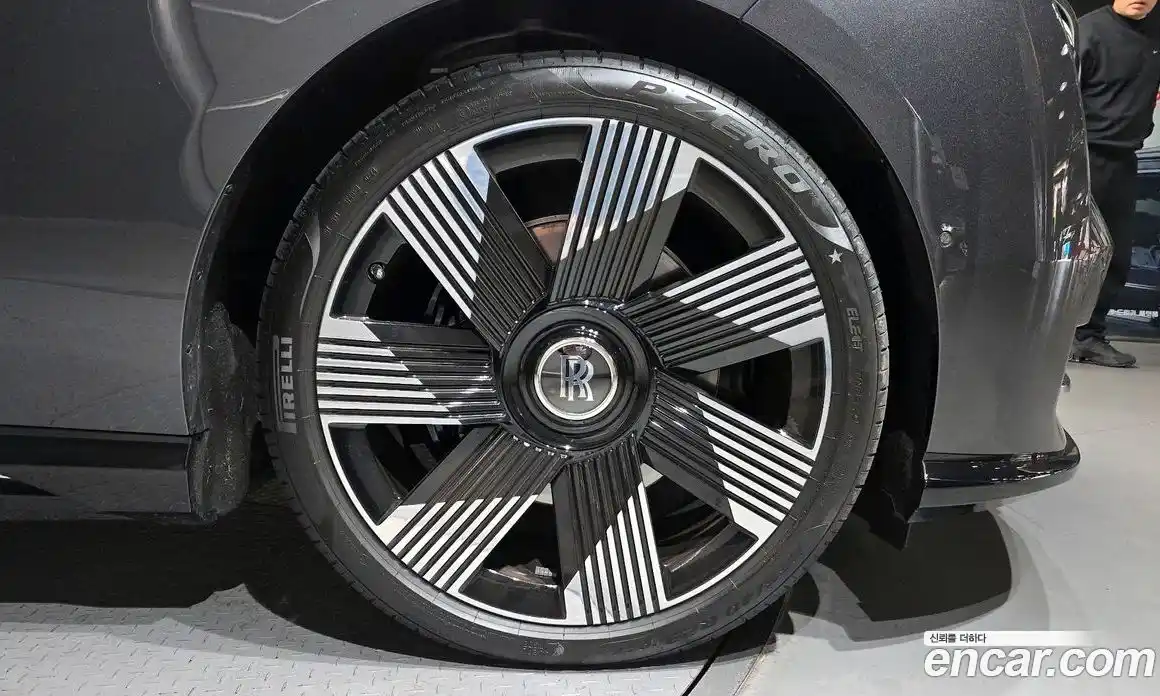 Rolls-Royce Spectre 2024 0.3 гидро, фото 5