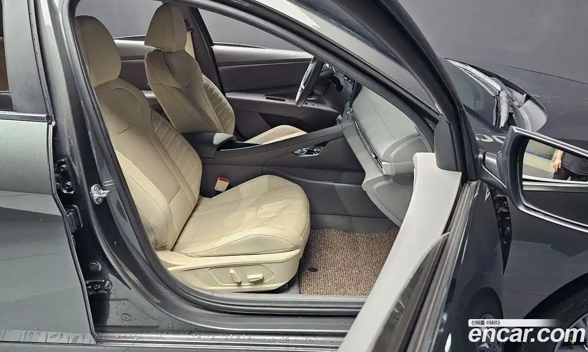 Hyundai Avante 2023 1.6 автомат (гидро), фото 13