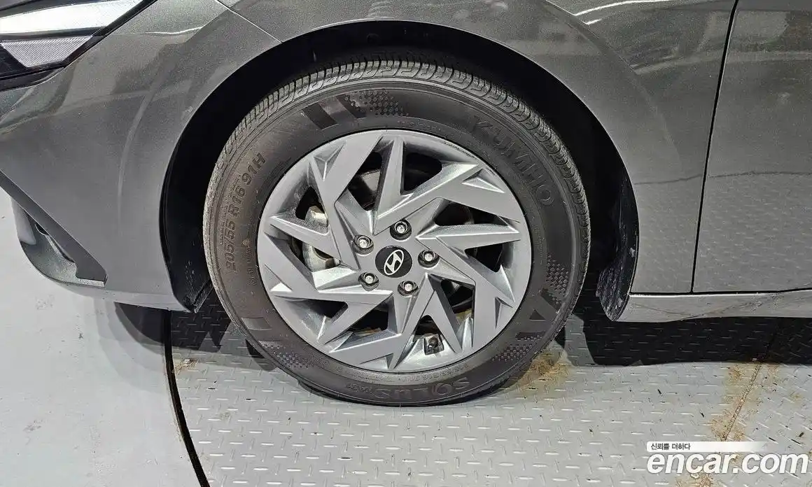 Hyundai Avante 2023 1.6 автомат (гидро), фото 5
