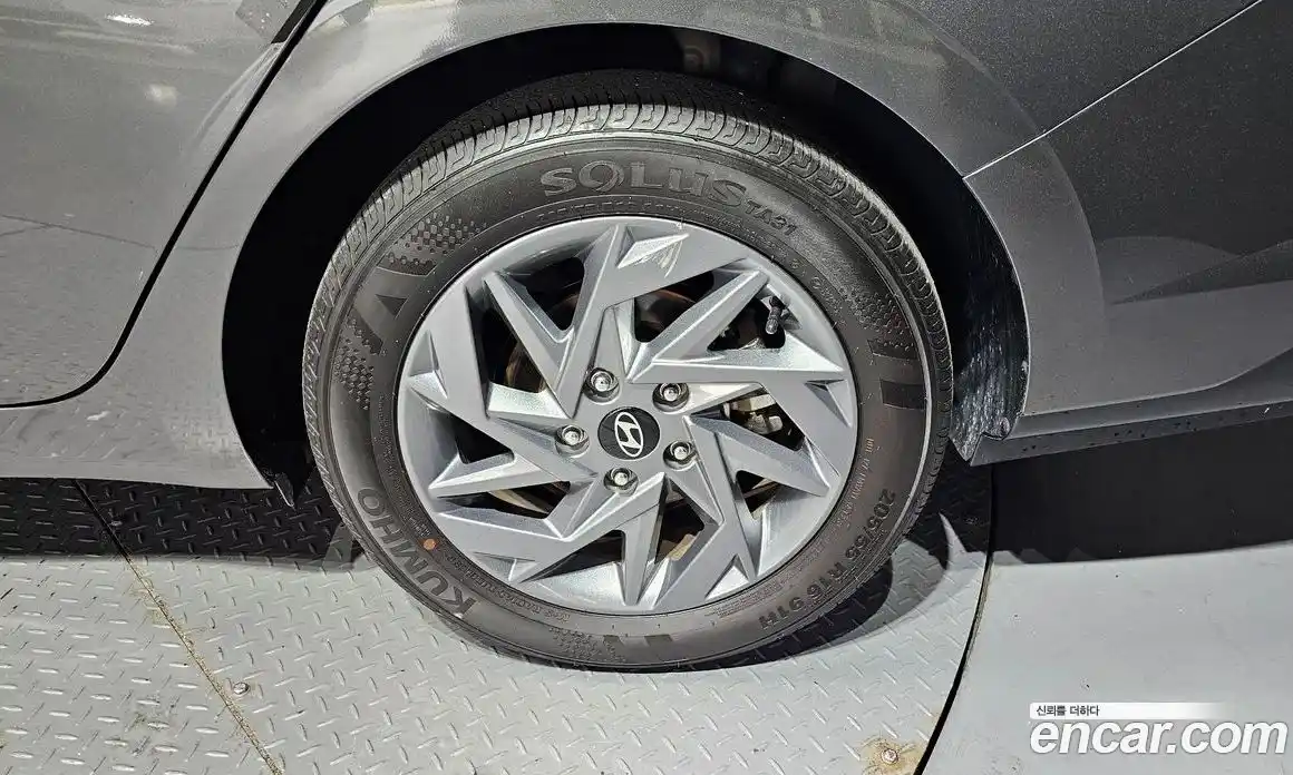 Hyundai Avante 2023 1.6 автомат (гидро), фото 7