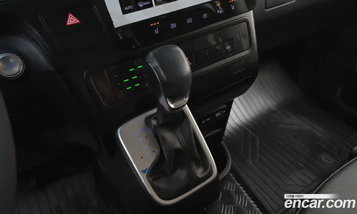 Hyundai Staria 2022 3.5 автомат (гидро), фото 9