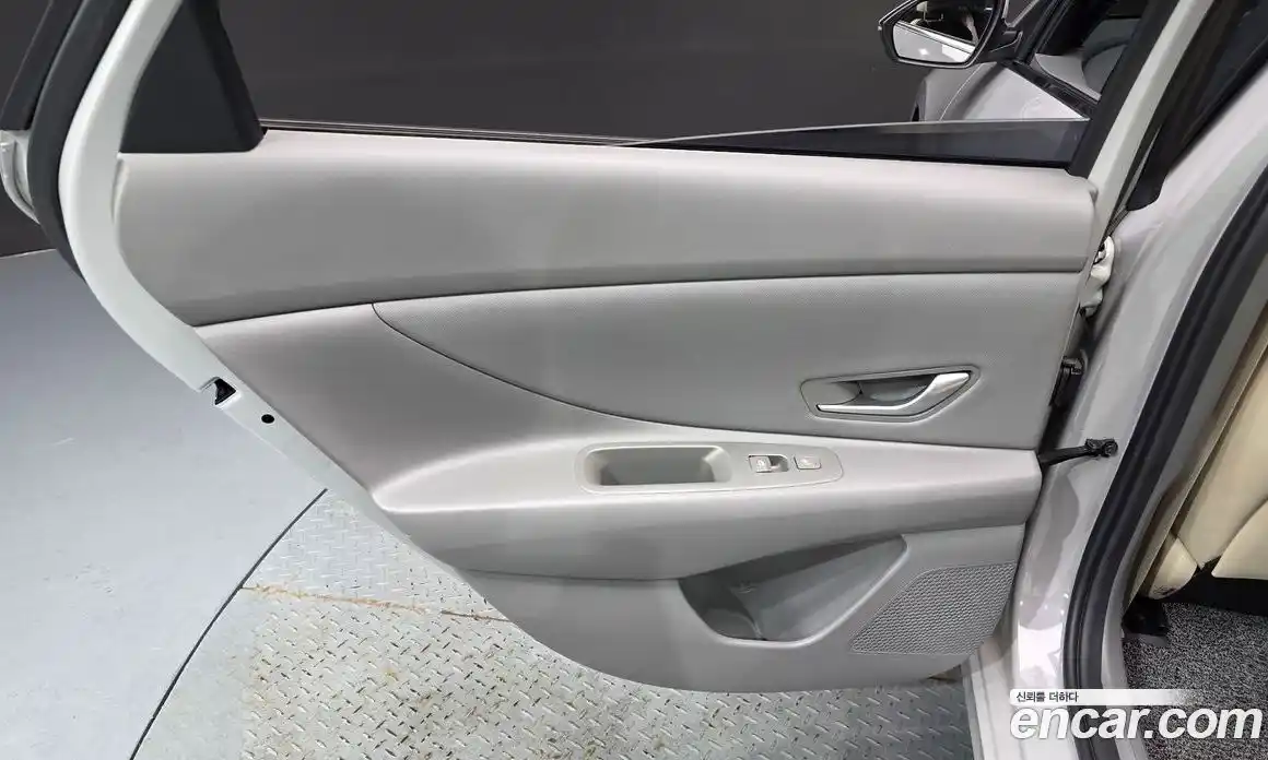 Hyundai Avante 2024 1.6 автомат (гидро), фото 15