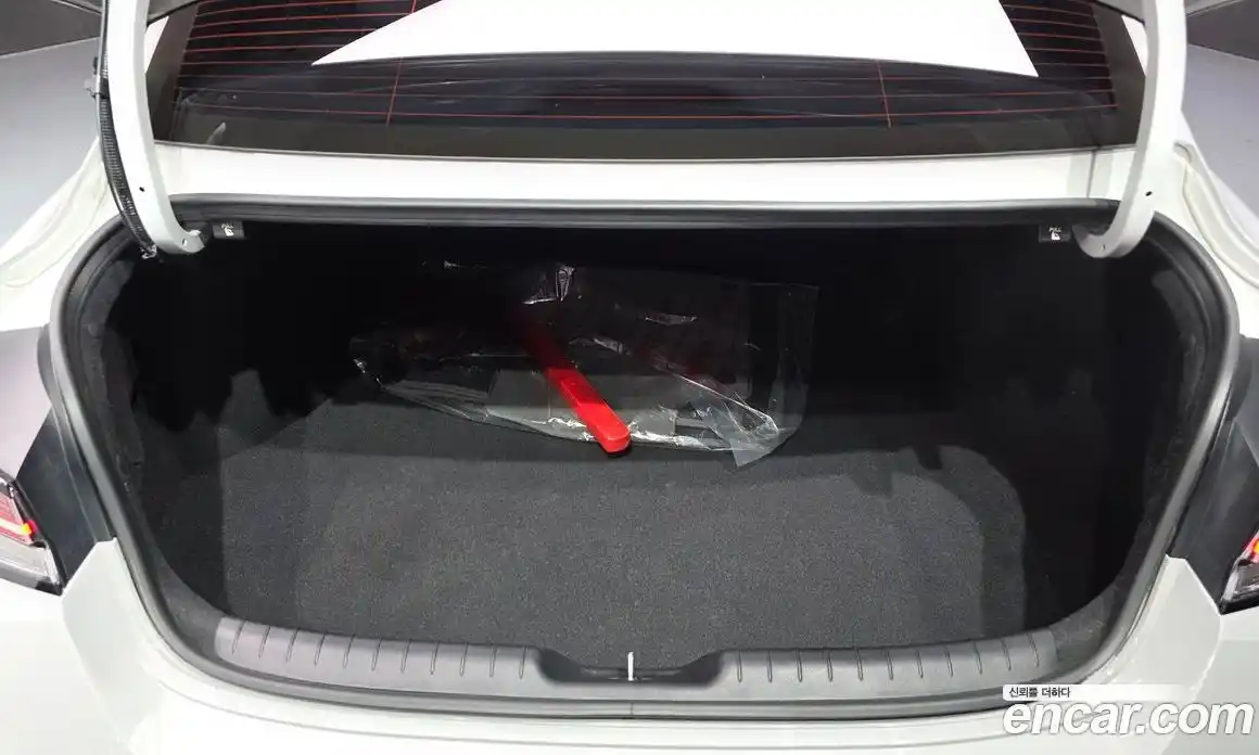 Hyundai Avante 2024 1.6 автомат (гидро), фото 26