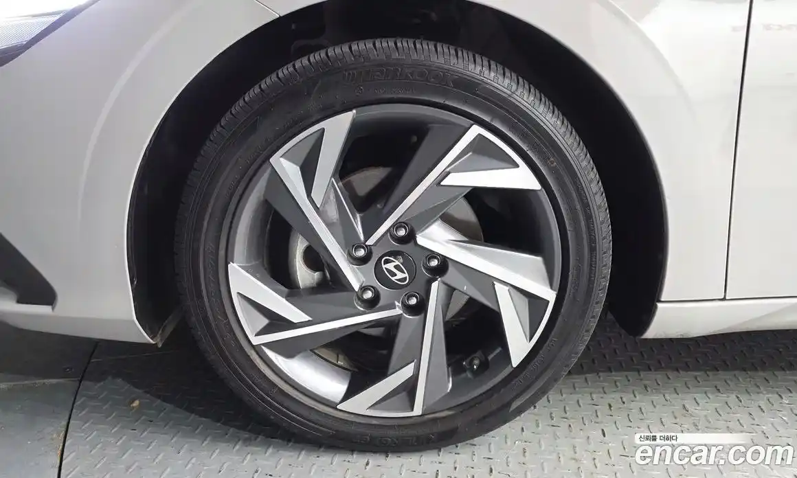 Hyundai Avante 2024 1.6 автомат (гидро), фото 5