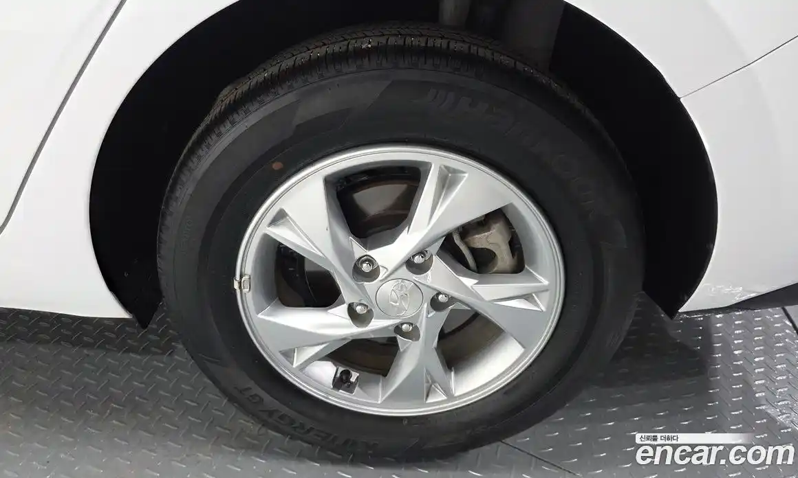 Hyundai Avante 2021 1.6 автомат (гидро), фото 7