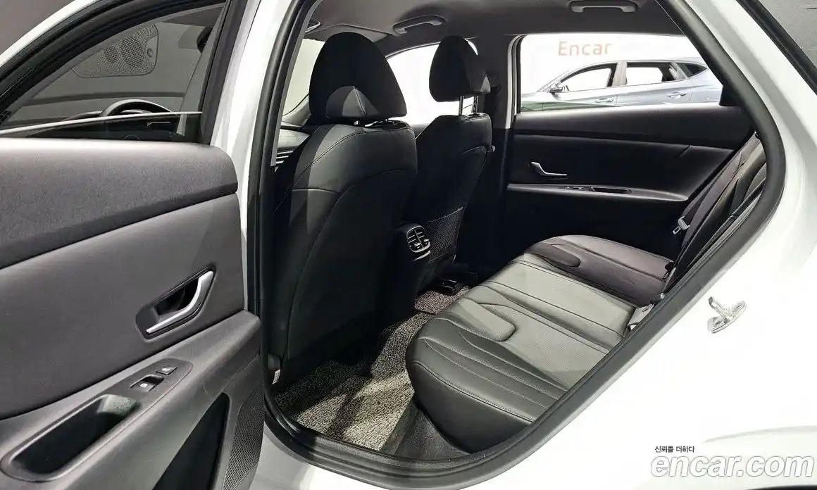 Hyundai Avante 2022 1.6 автомат (гидро), фото 11