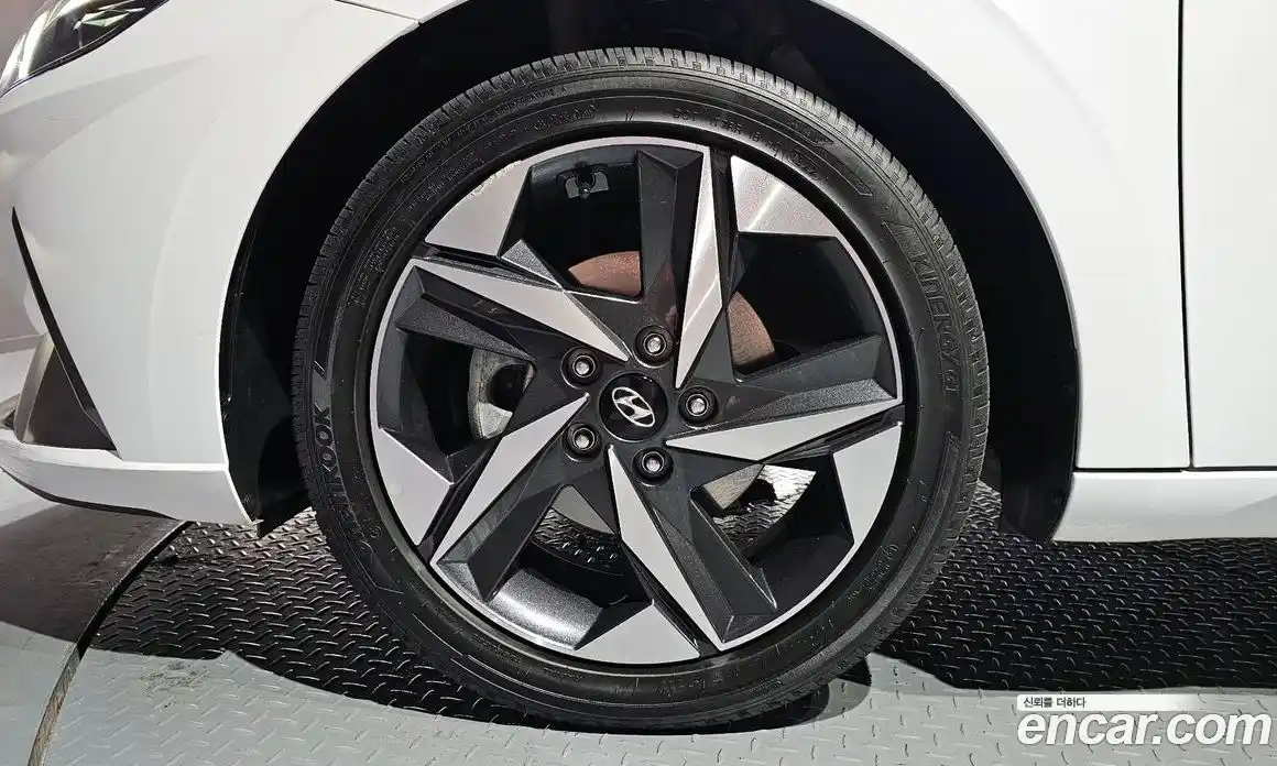 Hyundai Avante 2022 1.6 автомат (гидро), фото 5