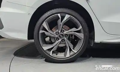 Audi A3 2023 2.0 автомат (гидро), миниатюра 5