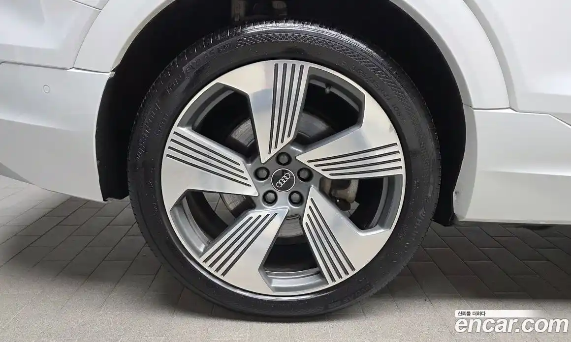Audi e-tron 2021 0.2 автомат (гидро), фото 5
