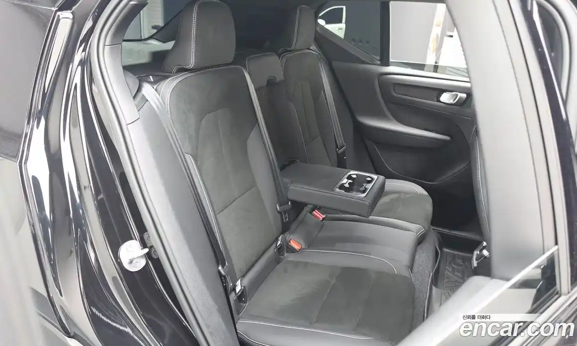Volvo XC40 2025 2.0 автомат (гидро), фото 16