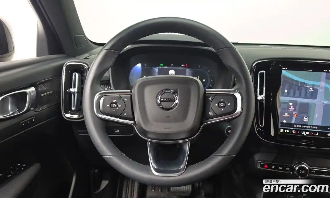Volvo XC40 2025 2.0 автомат (гидро), фото 19