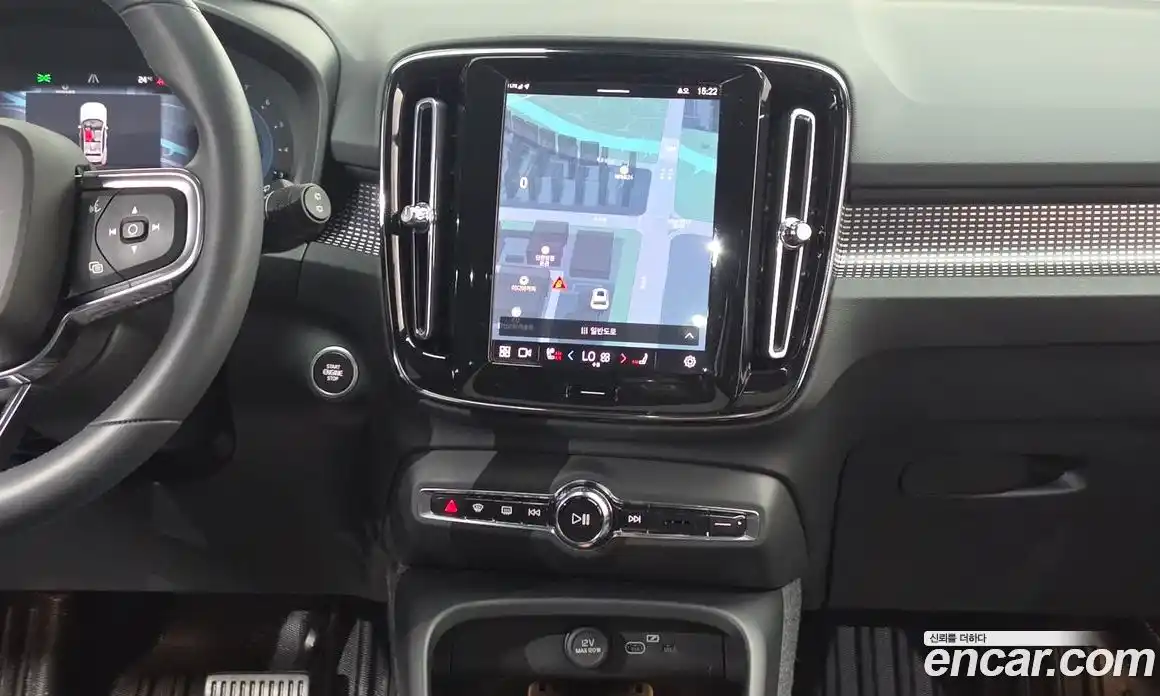 Volvo XC40 2025 2.0 автомат (гидро), фото 25