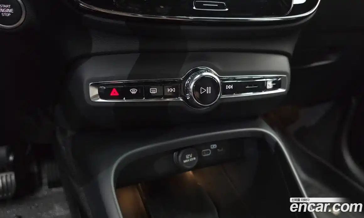 Volvo XC40 2025 2.0 автомат (гидро), фото 29