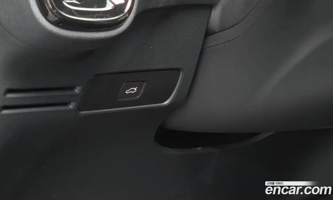 Volvo XC40 2025 2.0 автомат (гидро), фото 31