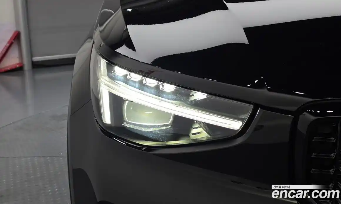 Volvo XC40 2025 2.0 автомат (гидро), фото 8