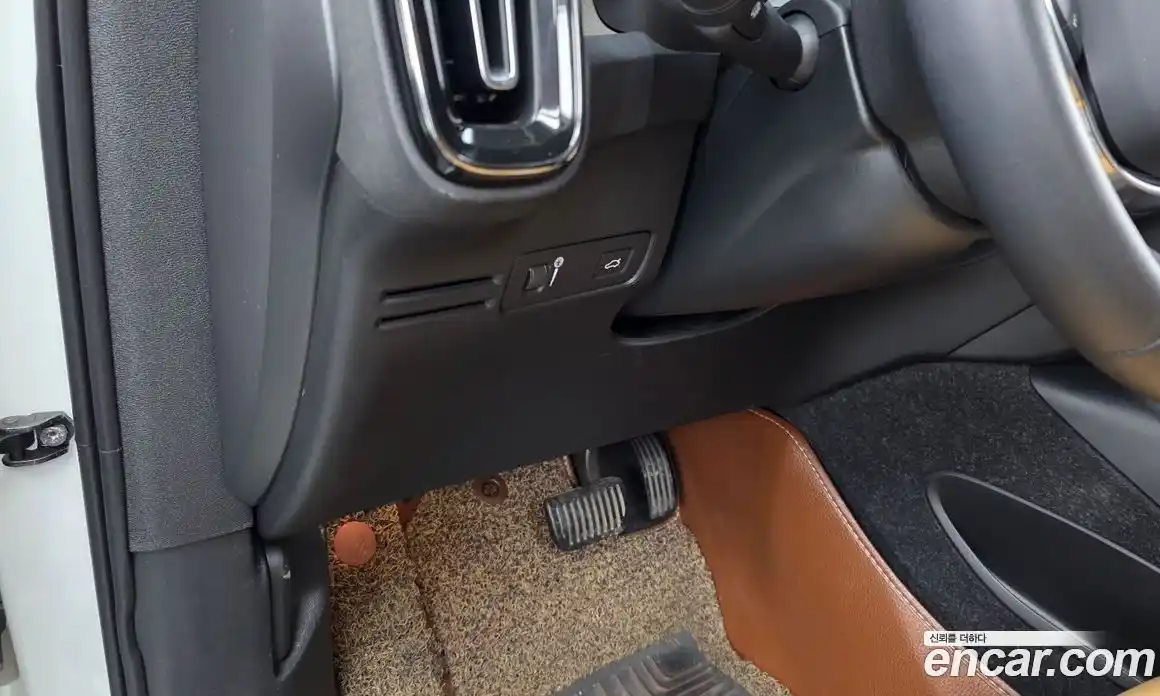 Volvo XC40 2019 2.0 автомат (гидро), фото 23