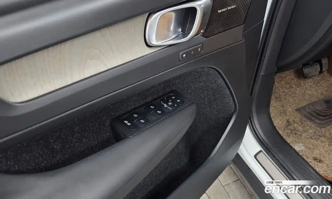 Volvo XC40 2019 2.0 автомат (гидро), фото 32