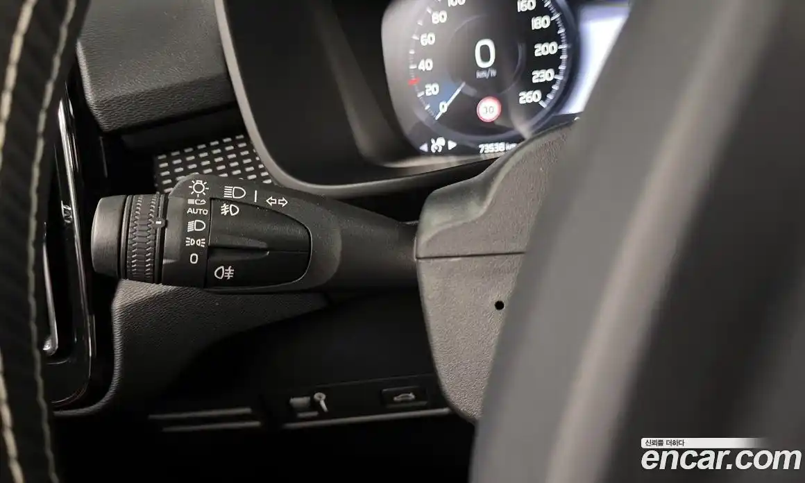 Volvo XC40 2020 2.0 автомат (гидро), фото 24